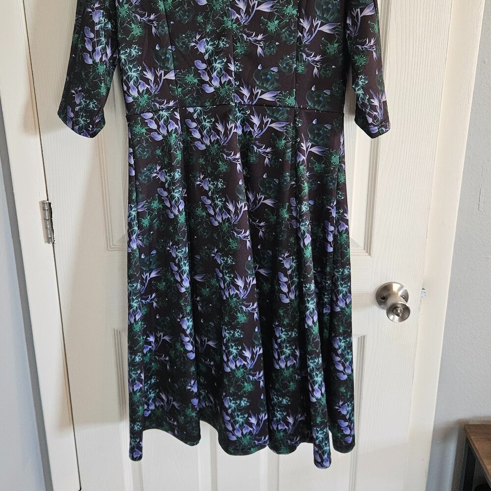 Beautiful Floral Fit and Flare Midi Dress - Picture 3 of 9